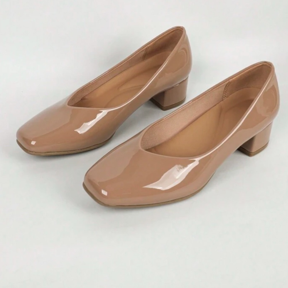 NWOT Nude / Tan Women's Block Heel Shoes. PLU patent leather. Cushioned. Sz 9.5